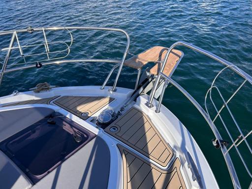 Beneteau Antares 11 Fly Standardausrüstung und verfügbare Optionen