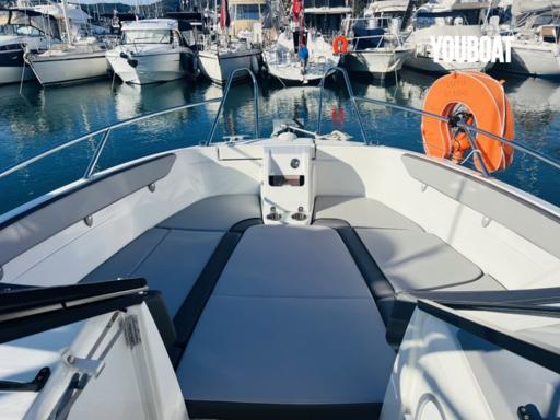 Jeanneau Cap Camarat 7.5 BR Progettazione e spazio abitativo a bordo del Cap Camarat 7.5 BR