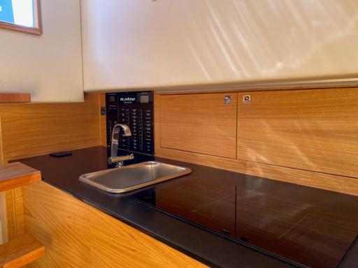 De Antonio Yachts D42 Open Ausstattung und Wohnraum an Bord