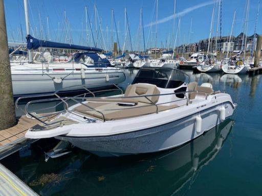 Ranieri Next 220 Sh Ausstattung und Komfort an Bord