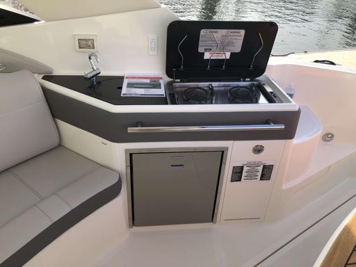 Sea Ray Sea Ray 320 Sundancer Innenbereich und Komfort an Bord