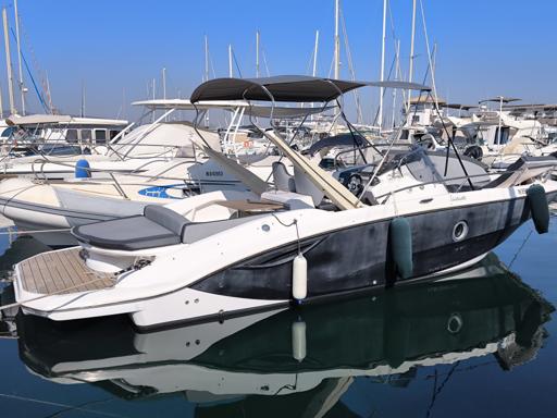 Sessa Marine Sessa Marine Wohnbereiche und Komfort an Bord