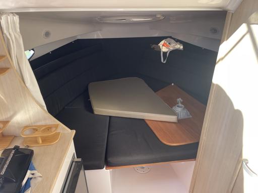 Aquabat Sport Cruiser 24 Capacità di Accoglienza e Comfort a Bordo