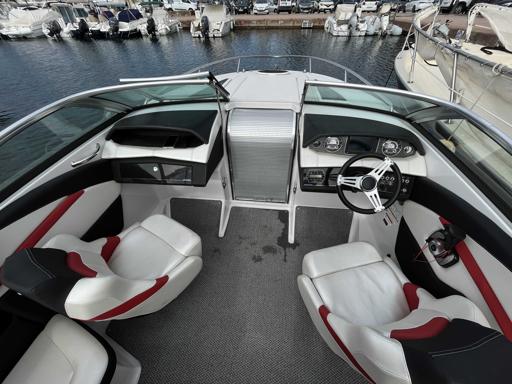 Four Winns Sundowner 235 Pozzetto e cabina del Sundowner 235