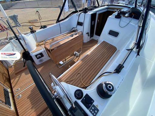 Jeanneau sun odyssey 350 Distribución y Confort a Bordo